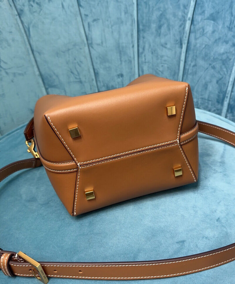 Saint Laurent Le 37 Small In Shiny Leather